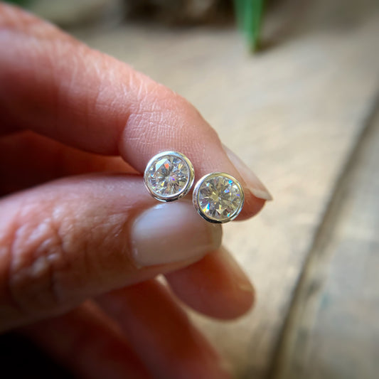 What the heck is the difference between diamond, moissanite and CZ??