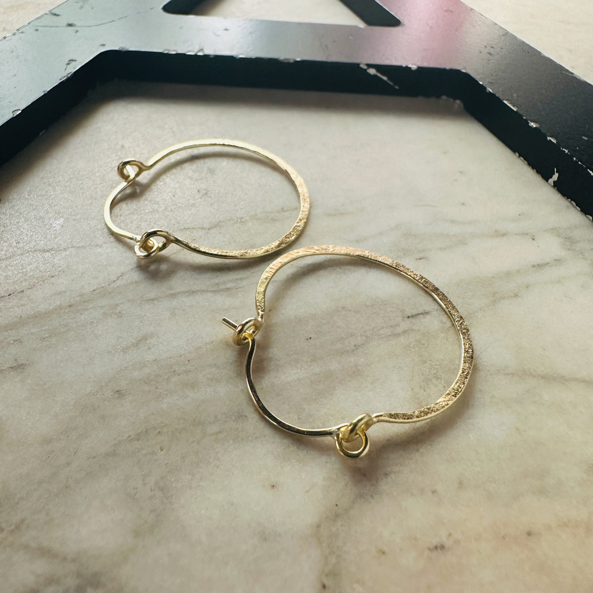 18k yellow gold hammered hoop earrings 