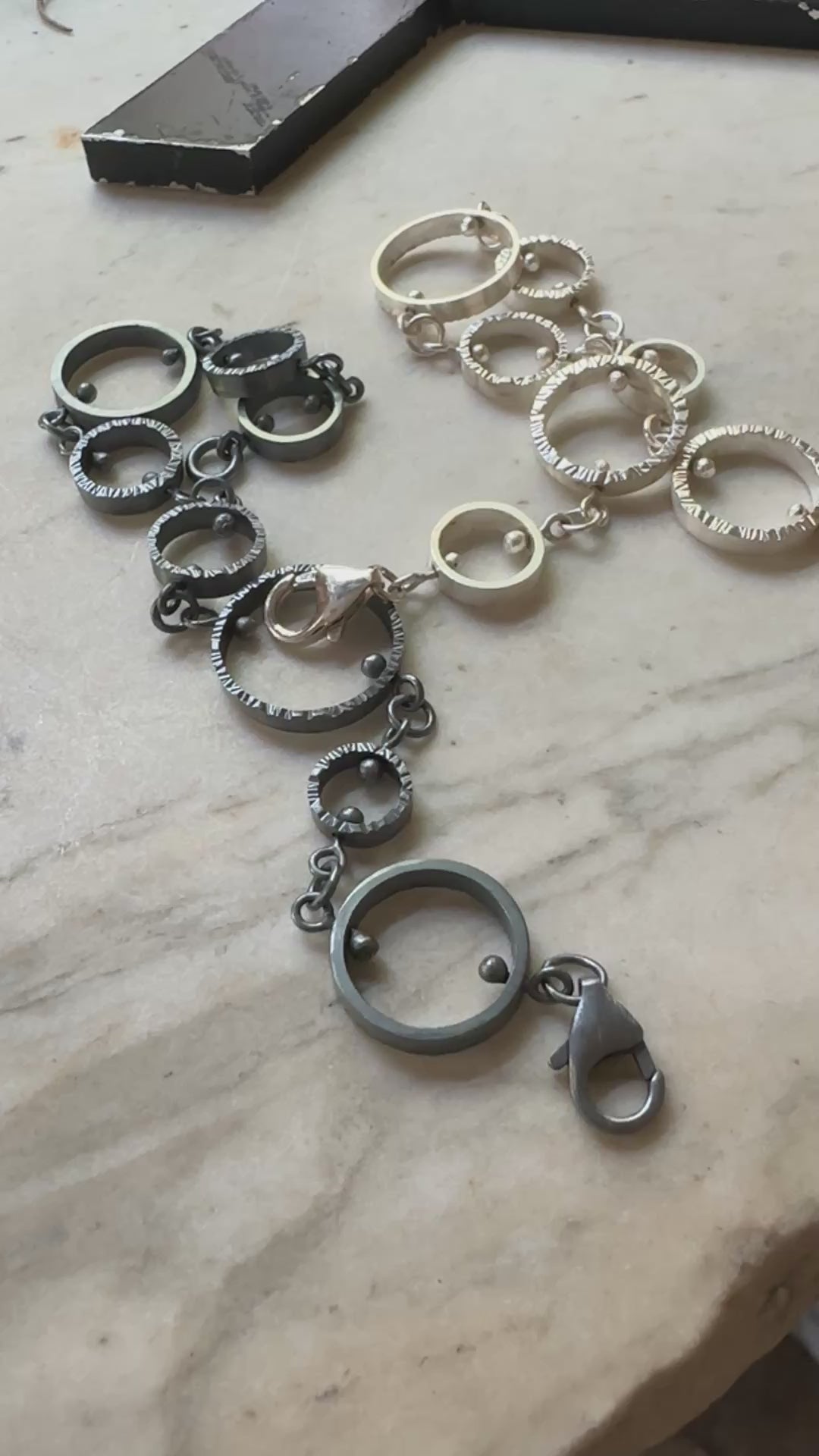 Textured circle link bracelet - Orbit – hartleystudio