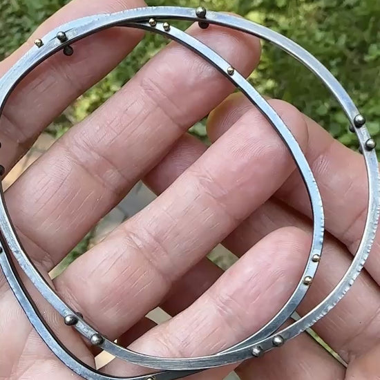 A movie showing how the oxidized silver bangle bracelets look from all sides.