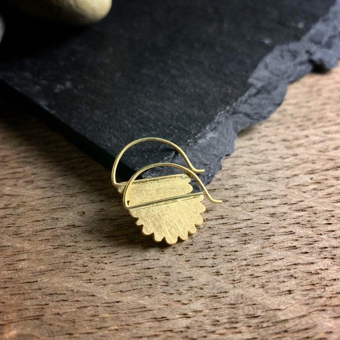 18k yellow gold hoop earrings shaped like modern clouds.