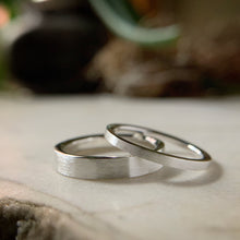 Load image into Gallery viewer, Set of sterling silver flat wedding bands brushed finish 2mm and 4mm

